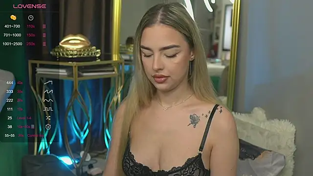 Snapshot of ScarletColes chatting on January 2025 01:08:01 AM ScarletColes online show from January 2025 01:08:01 AM
