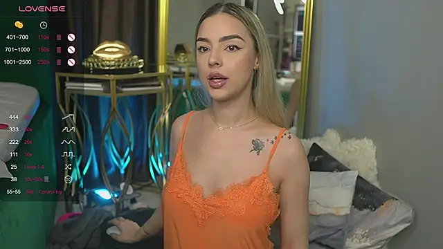 Snapshot of ScarletColes chatting on January 2025 11:34:02 PM ScarletColes online show from January 2025 11:34:02 PM