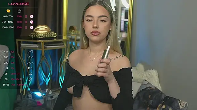 Snapshot of ScarletColes chatting on January 2025 11:05:01 PM ScarletColes online show from January 2025 11:05:01 PM