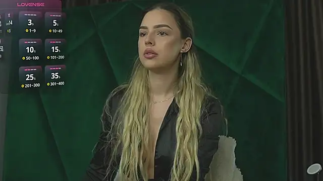 Snapshot of ScarletColes chatting on September 2025 10:14:01 PM ScarletColes online show from September 2025 10:14:01 PM
