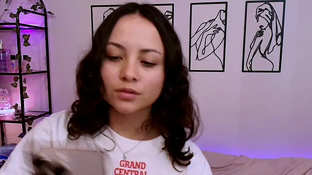 Megan Rodrigo online show from October 2025 07:02:02 PM