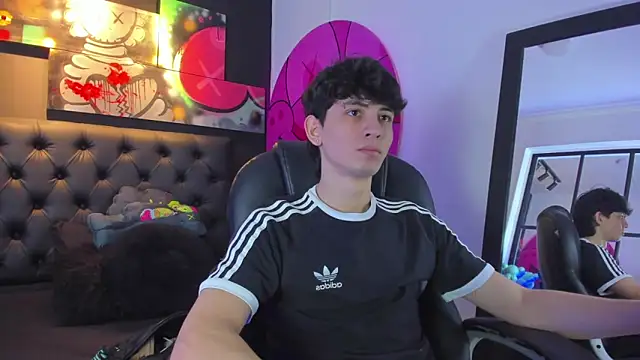 Santi delacruz online show from January 2025 04:11:01 PM