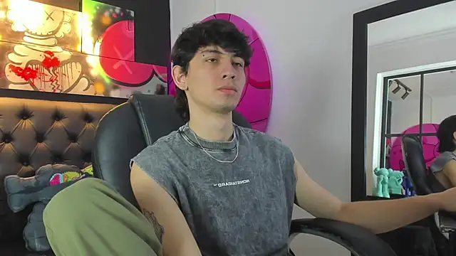 Snapshot of Santi_delacruz chatting on February 2025 03:20:01 PM Santi delacruz online show from February 2025 03:20:01 PM