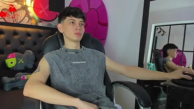 Santi delacruz online show from February 2025 04:25:02 PM