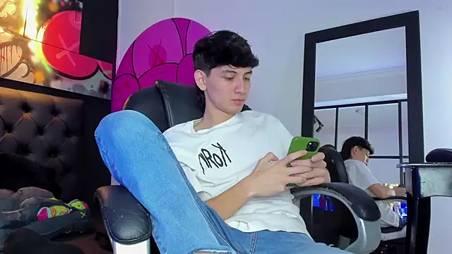 Santi delacruz online show from February 2025 03:37:02 PM