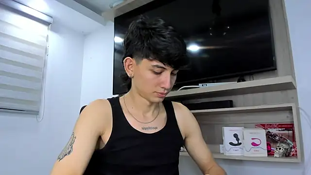 Santi delacruz online show from October 2025 05:15:01 AM