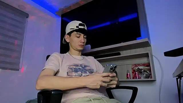 Snapshot of Santi_delacruz chatting on October 2025 05:41:01 AM Santi delacruz online show from October 2025 05:41:01 AM