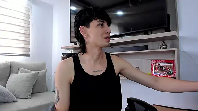 Santi delacruz online show from October 2025 08:05:01 PM