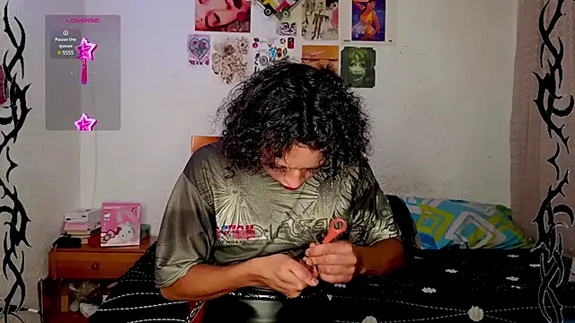 Snapshot of angelsdustxxx chatting on December 2024 03:07:02 AM angelsdustxxx online show from December 2024 03:07:02 AM