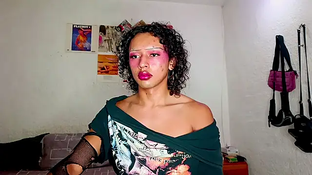 Snapshot of angelsdustxxx chatting on February 2025 06:19:01 AM angelsdustxxx online show from February 2025 06:19:01 AM