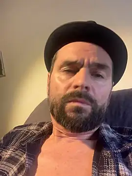 Snapshot of TB1977DK chatting on December 2025 09:24:01 AM TB1977DK online show from December 2025 09:24:01 AM