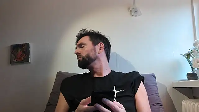 Snapshot of TB1977DK chatting on December 2025 12:23:02 PM TB1977DK online show from December 2025 12:23:02 PM