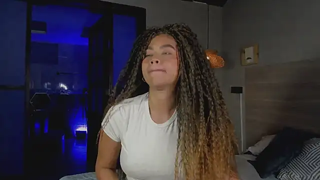 nayah   online show from October 2025 07:45:01 PM