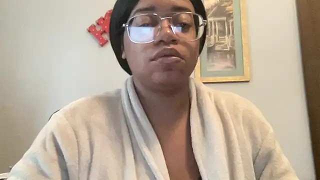 Snapshot of MommyConfident chatting on November 2025 03:44:01 PM MommyConfident online show from November 2025 03:44:01 PM