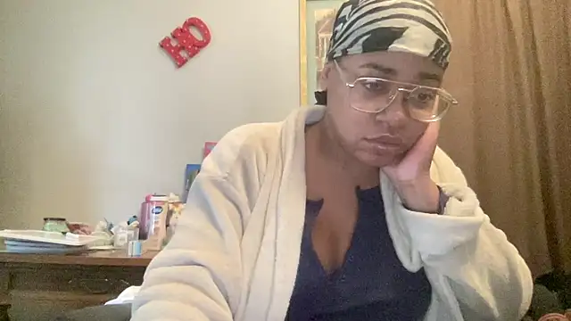 Snapshot of MommyConfident chatting on December 2025 03:10:01 PM MommyConfident online show from December 2025 03:10:01 PM