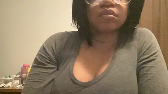 Snapshot of MommyConfident chatting on January 2026 11:10:01 PM MommyConfident online show from January 2026 11:10:01 PM