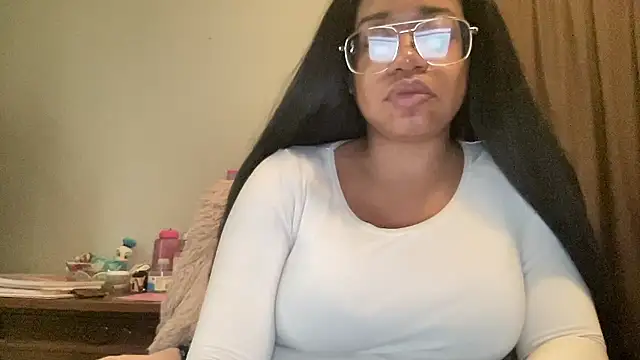 Snapshot of MommyConfident chatting on January 2026 08:56:01 PM MommyConfident online show from January 2026 08:56:01 PM