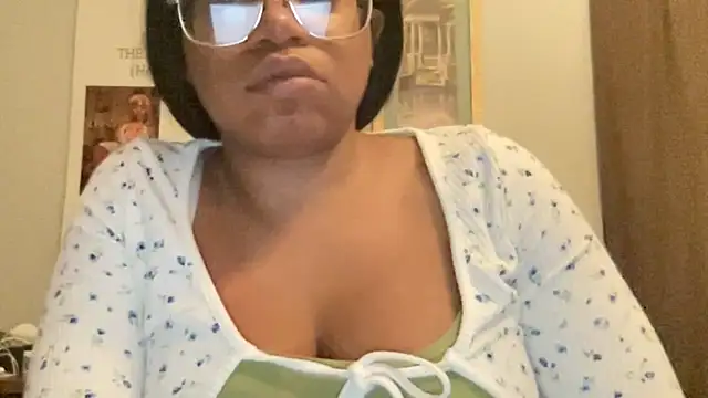 MommyConfident online show from May 2026 12:19:02 AM