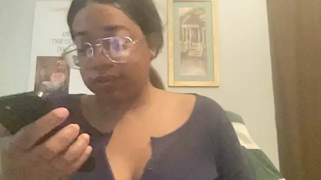 MommyConfident online show from May 2026 07:52:01 PM