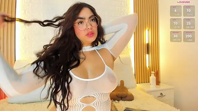 Snapshot of alyssa_vargas chatting on June 2026 02:48:01 AM alyssa vargas online show from June 2026 02:48:01 AM