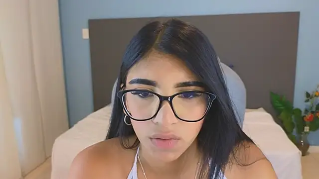 maiaa ruiz online show from October 2025 03:00:01 PM