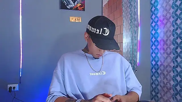 Snapshot of Liam_lee chatting on April 2026 09:20:02 PM Liam lee online show from April 2026 09:20:02 PM