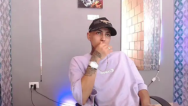 Snapshot of Liam_lee chatting on May 2026 08:47:01 PM Liam lee online show from May 2026 08:47:01 PM