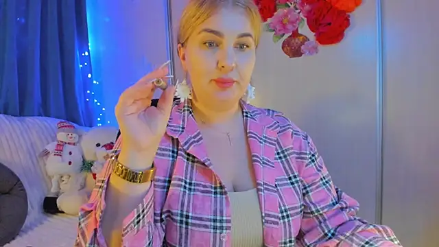 CoraSwon online show from January 2025 04:37:02 PM