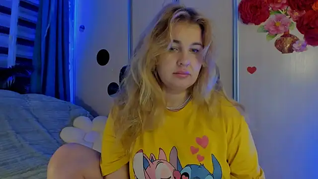 Snapshot of CoraSwon chatting on November 2025 01:27:01 AM CoraSwon online show from November 2025 01:27:01 AM