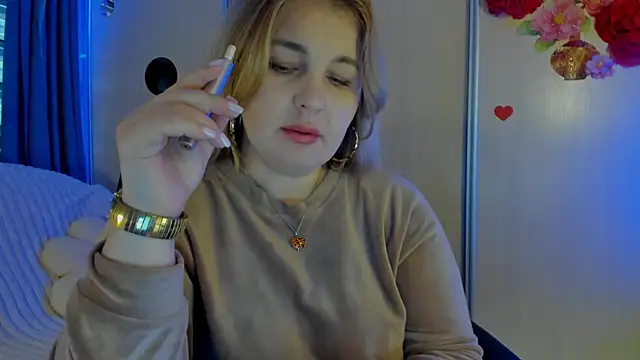 Snapshot of CoraSwon chatting on November 2025 06:13:01 AM CoraSwon online show from November 2025 06:13:01 AM