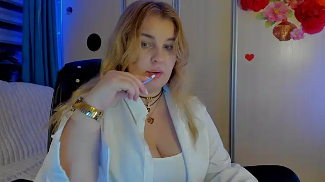 Snapshot of CoraSwon chatting on November 2025 07:36:02 PM CoraSwon online show from November 2025 07:36:02 PM