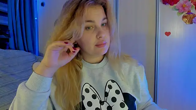 Snapshot of CoraSwon chatting on December 2025 07:12:02 PM CoraSwon online show from December 2025 07:12:02 PM