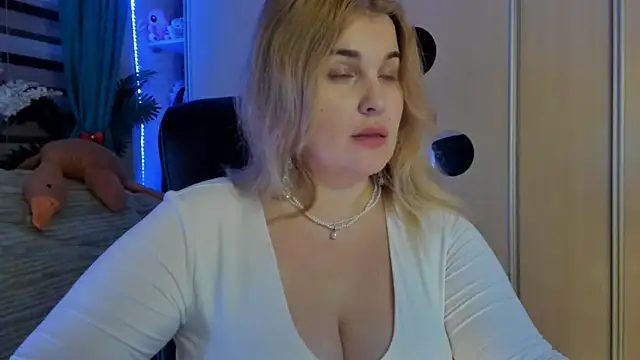 CoraSwon online show from February 2026 07:32:02 PM