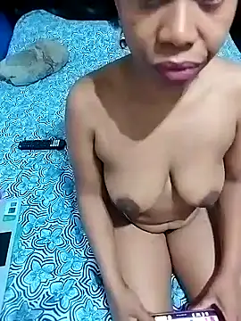 Snapshot of littlebrunett chatting on December 2024 02:02:02 PM littlebrunett online show from December 2024 02:02:02 PM