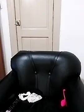 Snapshot of littlebrunett chatting on March 2025 12:15:02 PM littlebrunett online show from March 2025 12:15:02 PM