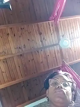 littlebrunett online show from February 2026 01:09:02 PM