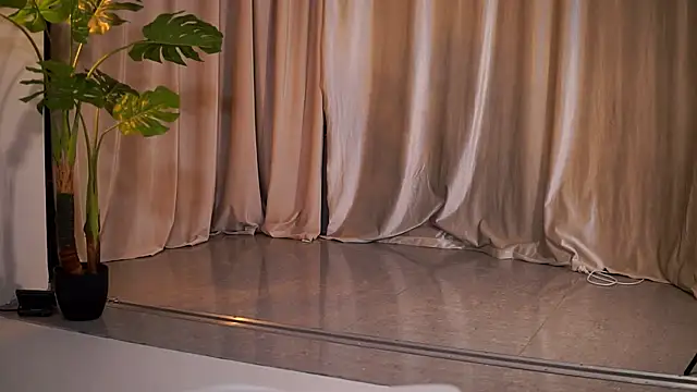 NatyDesiree online show from July 2026 07:34:02 PM