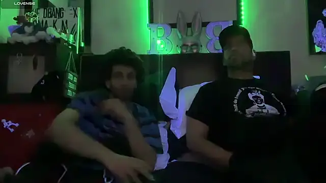 pantslesstraveler plt online show from November 2025 05:08:02 AM