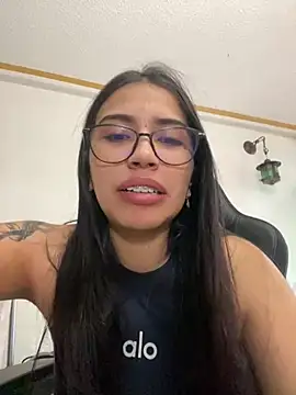 Snapshot of SaritaHot_69 chatting on January 2025 03:27:01 PM SaritaHot 69 online show from January 2025 03:27:01 PM