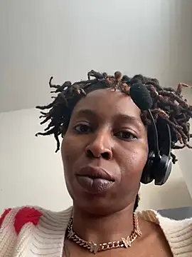 LeyaHoneybuns online show from March 2025 04:35:02 PM