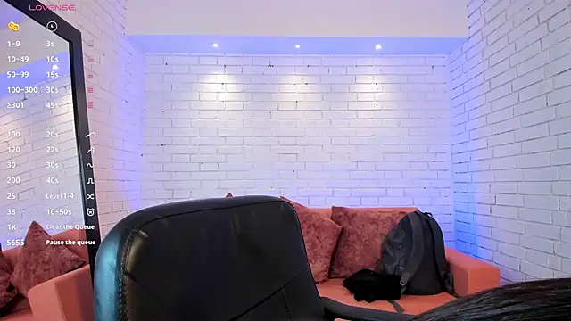 paulina sweett  online show from October 2025 07:03:01 PM