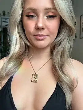 Snapshot of lexi_luv chatting on January 2025 06:12:02 PM lexi luv online show from January 2025 06:12:02 PM