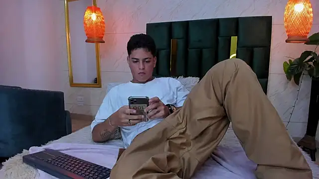 Levy Steve online show from September 2025 04:12:02 AM