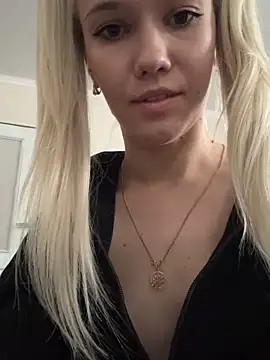 Snapshot of ShhhO_O chatting on October 2025 05:37:01 AM ShhhO O online show from October 2025 05:37:01 AM