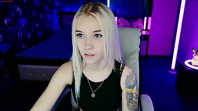 Snapshot of ShhhO_O chatting on November 2025 11:10:01 AM ShhhO O online show from November 2025 11:10:01 AM