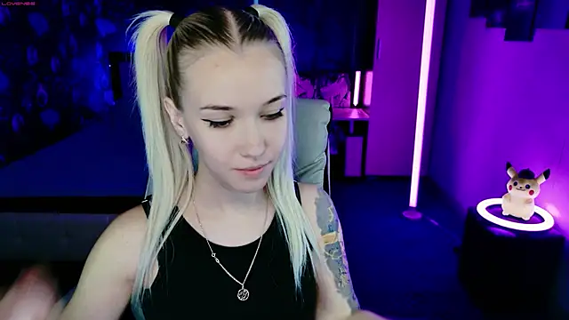 Snapshot of ShhhO_O chatting on November 2025 10:48:02 AM ShhhO O online show from November 2025 10:48:02 AM