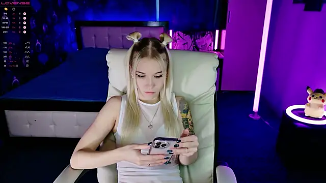 Snapshot of ShhhO_O chatting on November 2025 12:08:02 PM ShhhO O online show from November 2025 12:08:02 PM