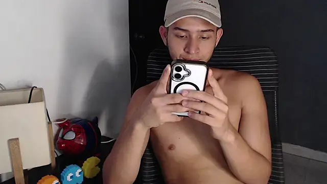 Snapshot of harold_18_ chatting on April 2026 05:39:02 PM harold 18 online show from April 2026 05:39:02 PM
