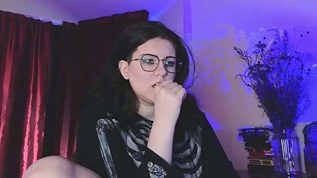 Laura Karamazov online show from December 2024 08:39:02 AM