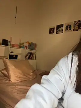 Snapshot of milkyhonybaby chatting on February 2026 06:52:02 PM milkyhonybaby online show from February 2026 06:52:02 PM